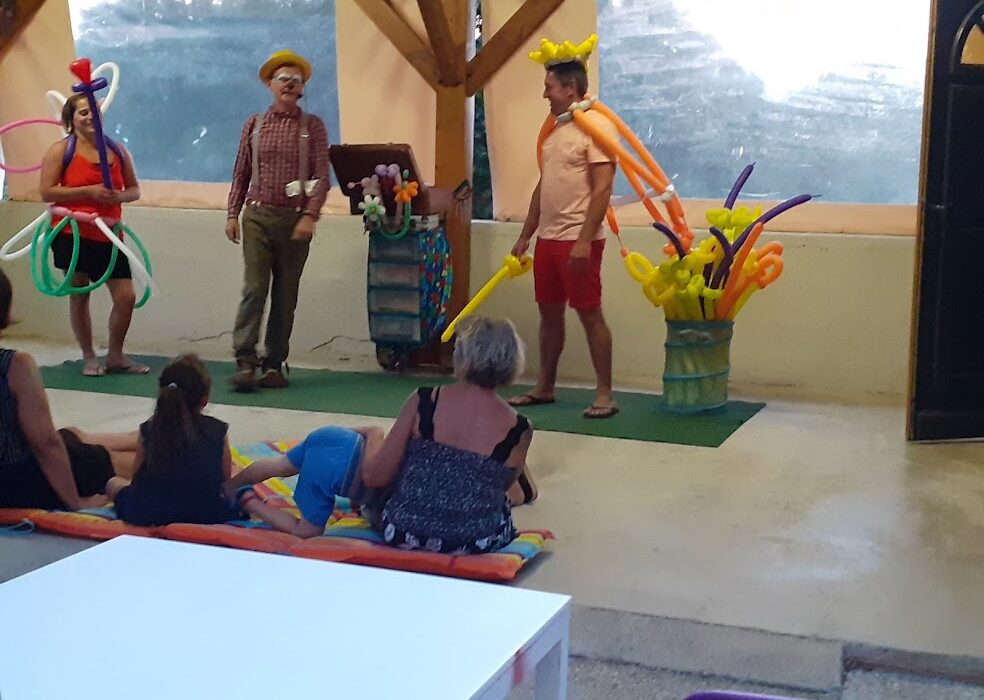 Les campings en Dordogne ont-ils des animations de magicien, clown ?